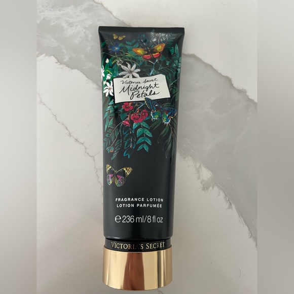 New Sealed Victoria’s Secret Lotion in Midnight Petals - Picture 1 of 2
